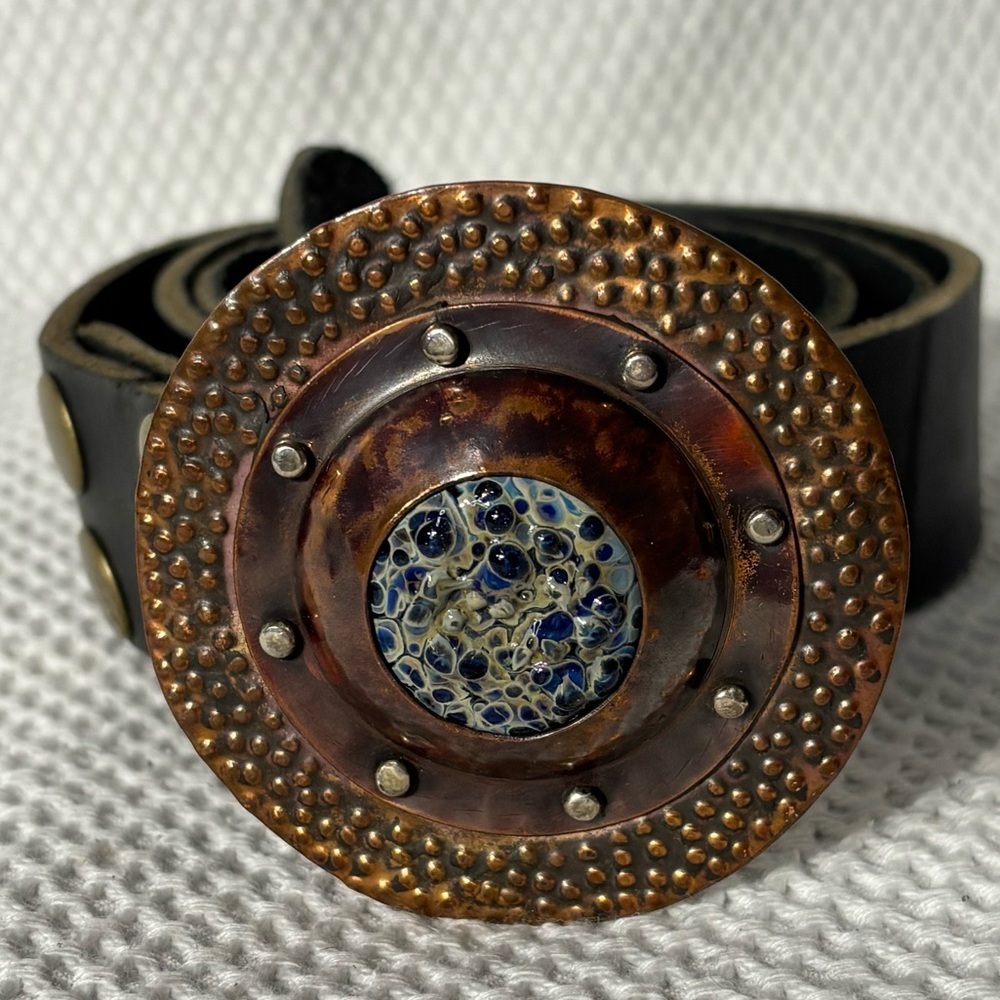 Vintage-Inspired Copper Round Belt Buckle Blue Glass Inset Leathet Pin Closure
